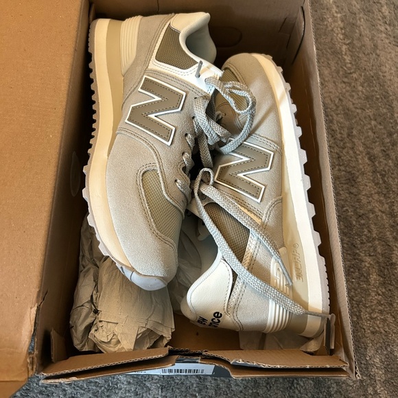 New Balance Light Gray Sneakers - Picture 5 of 5